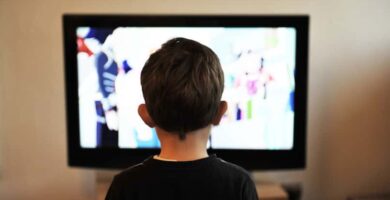 Miksi YouTube pysyy älytelevisiosi logossa, lukitsee tai leikkaa videoita? - Ratkaisu 32 nino mirando television 11709