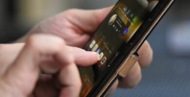 Yhteyttä palvelimeen ei voida muodostaa '- Android 40 smartphone manos