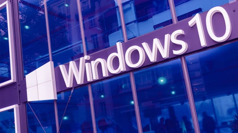 Viikonpäivän näyttäminen Windows 10: n tehtäväpalkkikellossa 1 tienda windows 10284