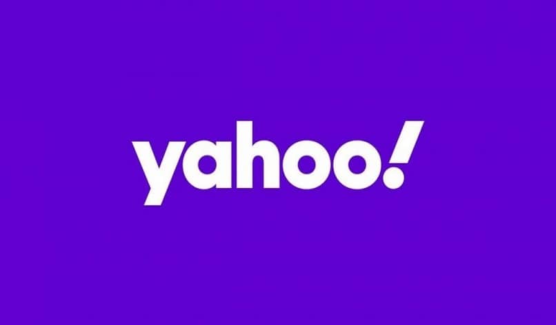yahoo -logo violetilla taustalla
