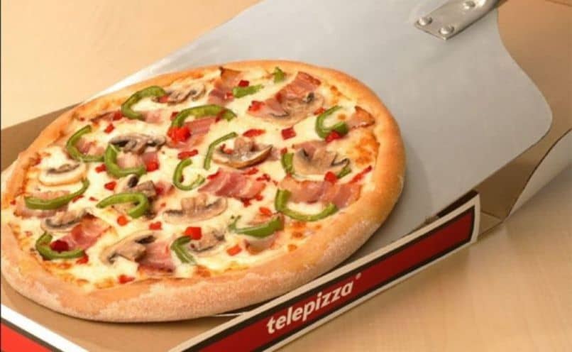 laatikko telepizza -pizzan kanssa