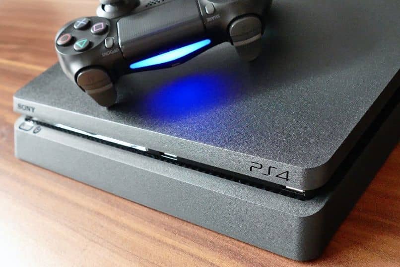 pelata PS4 -ohjaimella