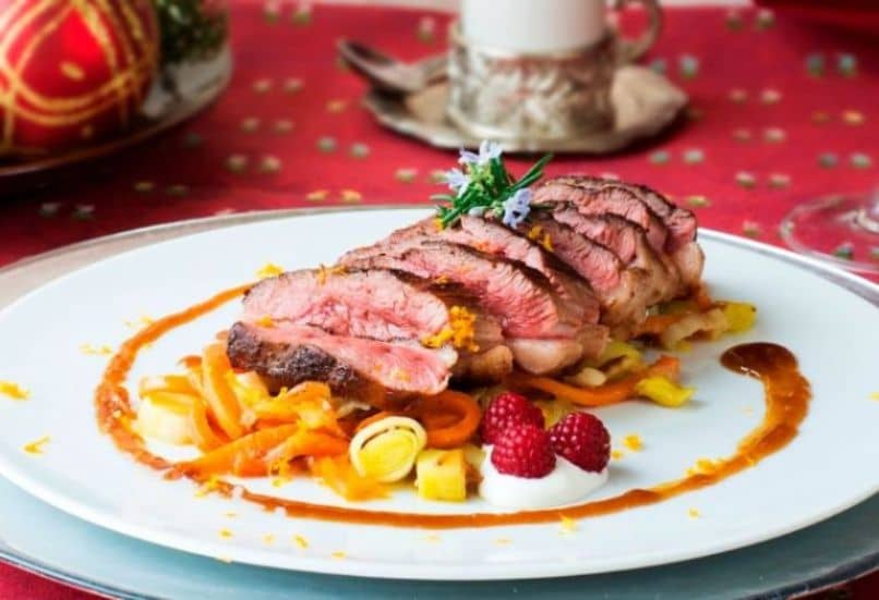 puoliksi ommeltu gourmet-liha