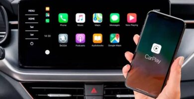 Apple Carplay -sovellusten järjestäminen tai mukauttaminen iPhone iOS: n avulla (esimerkki) 28 Apple Carplay iPhone mano de mujer