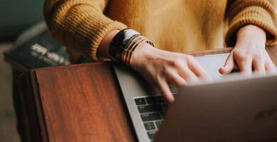 Kansion ja tiedoston koko polun tarkasteleminen tai kopioiminen Windows 10: ssä (esimerkki) 10 Mujer en Lapto