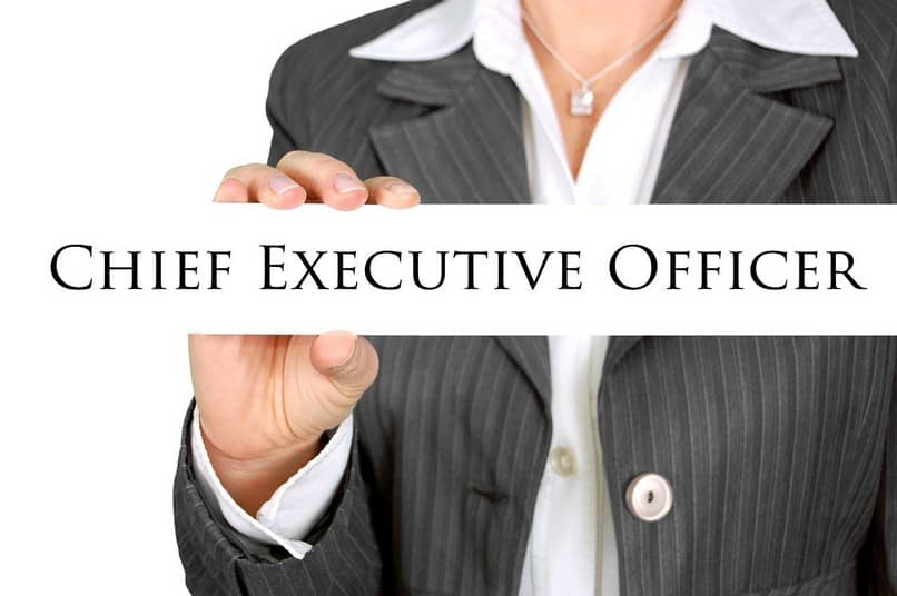 Mitä eroa on toimitusjohtajan ja toimitusjohtajan välillä? 1 ceo chief executive office 9936