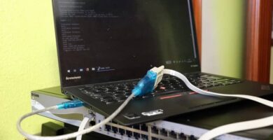 Kuinka käyttää PuTTY: tä reitittimen määrittämiseen? - Telnet -komennot 32 conexion laptop putty