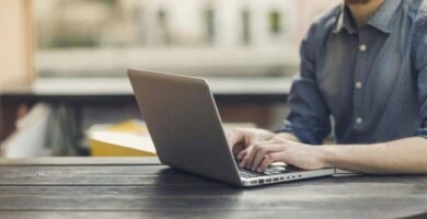 Ohjauspaneelin tai asetusten lukitseminen Windows 10: ssä 18 hombre laptop mesa 1