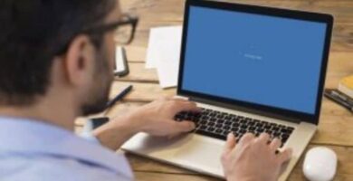 Näytön sammuttaminen painamalla virtapainiketta Windows 10: ssä 38 hombre mesa laptop 1