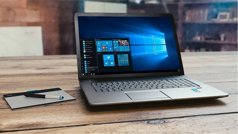 Kuinka ladata ja asentaa Windows -hallintakeskus Windows 10: een? (Esimerkki) | Katso miten se tehdään 1 laptop con windows admin