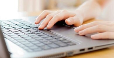 Kuinka poistaa ja tietää verkkosivuston käyttöoikeudet - nopeasti ja helposti 16 laptop mujer