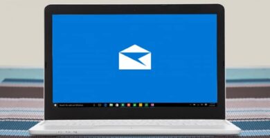 laptop pantalla mensajeria correo