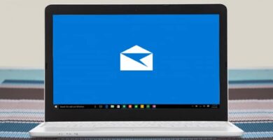 Eri sähköpostitilien määrittäminen ja mukauttaminen Windows 10: ssä (esimerkki) 10 laptop pantalla mensajeria correo