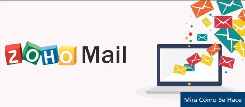 laptop sobre zoho mail