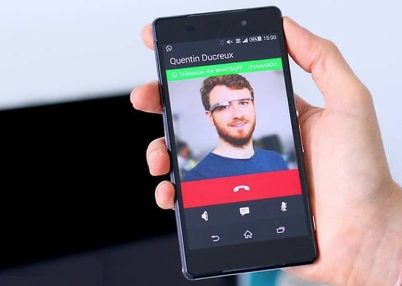 WhatsApp -videopuhelun tallentaminen äänen mukana 1 llamada telefonica smartphone mano