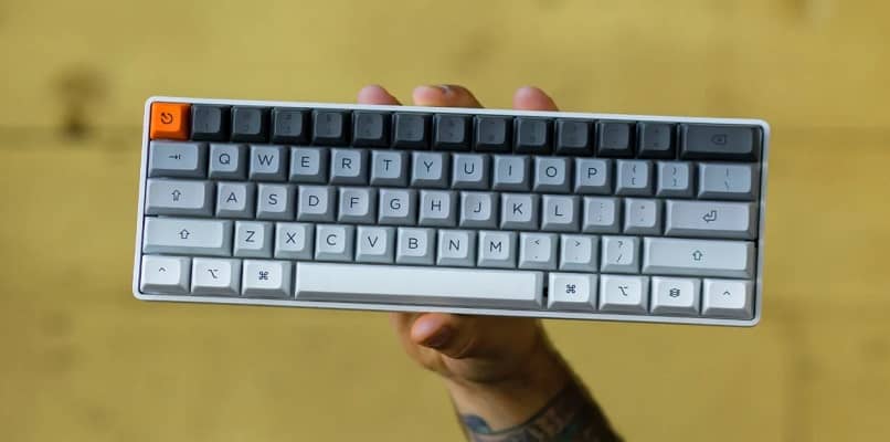 mano teclado 9553