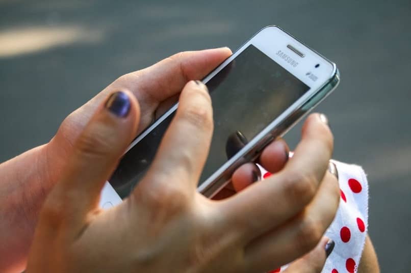 Kuinka löytää ja tarkastella puhelun kokonaisaikaa Android -puhelimessa 1 manos telefono android