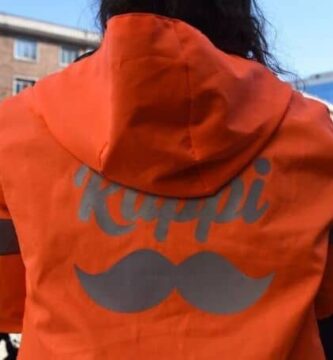 mujer chaqueta rappi