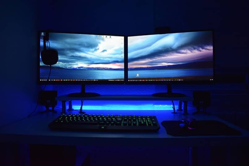 Kuinka työskennellä useiden monitorien kanssa samanaikaisesti Windows 10: ssä (esimerkki) 1 ordenador dos monitores
