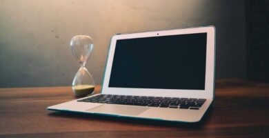 Kuinka löytää helposti kaikki Windows 10 -tietokoneelleni tallennetut valokuvat? 34 ordenador reloj de arena