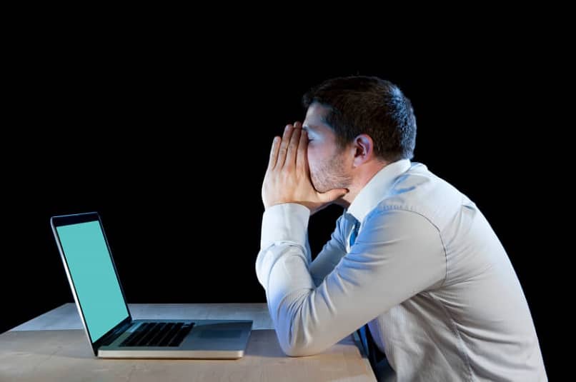 Kuinka korjata APC_INDEX_MISMATCH -virhe 0X00000001 Windows 10: ssä (esimerkki) 1 persona estresa frente pc 9694