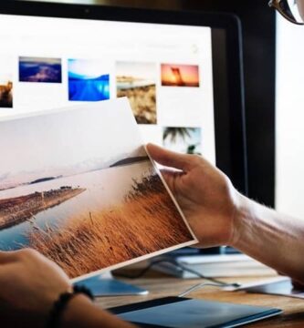 Kuinka muuttaa ja järjestää valokuvieni järjestys albumissa Facebookissa 2 persona viendo fotos facebook