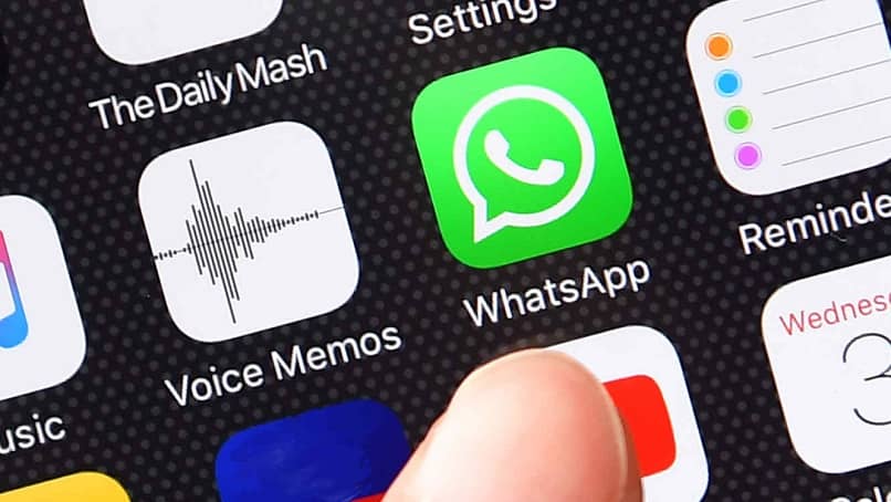 Kuinka tehdä keskusteluistani salainen koodi WhatsAppissa (esimerkki) 1 seleccionar whatsapp movil