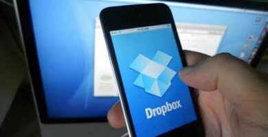 telefono mostrando icono aplicacion Dropbox