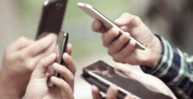 Miten estän Android -soluni vakoilemasta minua ja kuuntelemasta puhettani? 32 varias personas movil