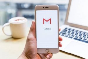gmail -logo matkapuhelimen näytöllä