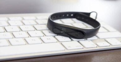 Kuinka kytkeä Xiaomi Mi Band -näyttö päälle kääntämällä rannetta 5 reloj teclado xiaomi 14407